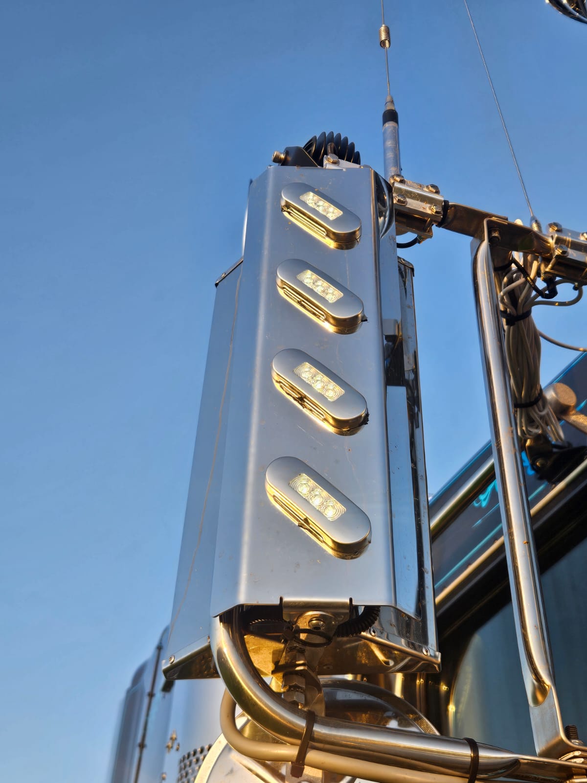 Mirror Stainless - 4x 45 Degree Oval Lights to suit Kenworth, Mack & Western Star