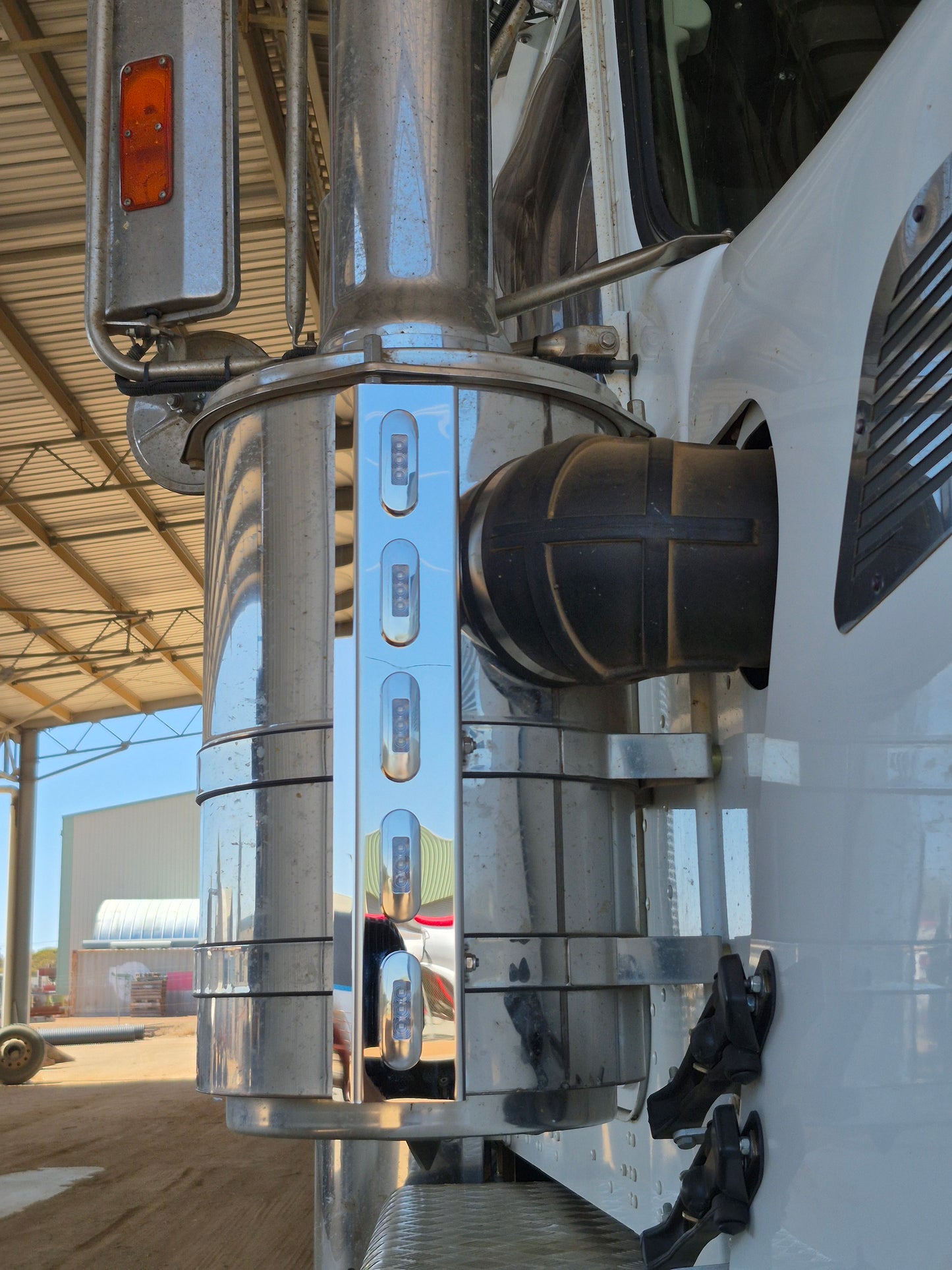 Air Cleaner Stainless - Front Facing - 5x Straight Oval Lights to suit Kenworth